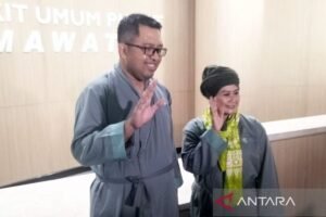 Bacagub dan bacawagub Jatim Luluk-Lukmanul tes kesehatan