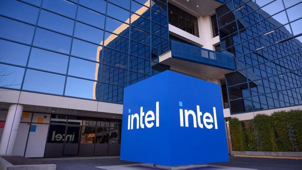 Intel akan PHK 15.000 karyawan