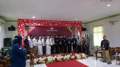 Bangsow Kawa, Adet-Erlan Daftar ke KPU Bangka Tengah