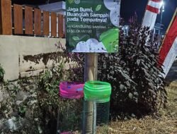 Mahasiswa KKN MAs Kelompok 16 Dorong Kesadaran Warga Wonorejo melalui Tempat Sampah dan Banner