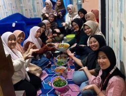 Kenalkan Kuliner Khas Bangka Belitung, Mahasiswa KKN MAS-PLP II Kelompok 83 Gelar Makan Bersama Guru RA 06 Al Hidayah