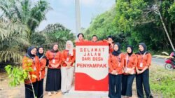 Mahasiswa KKN UNMUH BABEL 2026 Bangun Dua Tugu sebagai Identitas Desa Penyampak