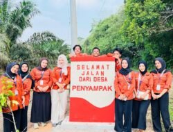 Mahasiswa KKN UNMUH BABEL 2026 Bangun Dua Tugu sebagai Identitas Desa Penyampak